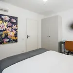 Bright - Location - Charming Balcony Apartment *