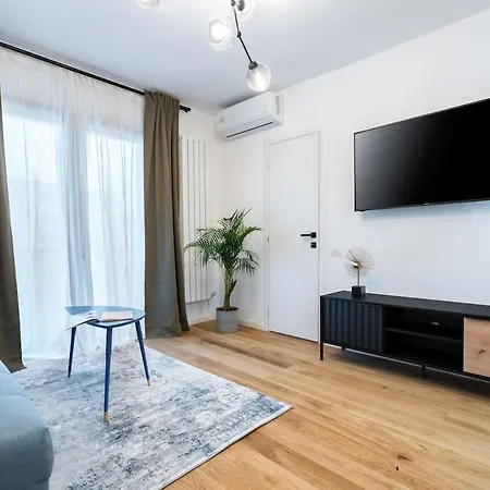 Bright - Location - Charming Balcony