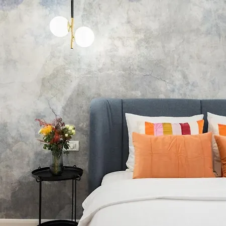 Апартаменти Bright - Location - Charming Balcony Бухарест