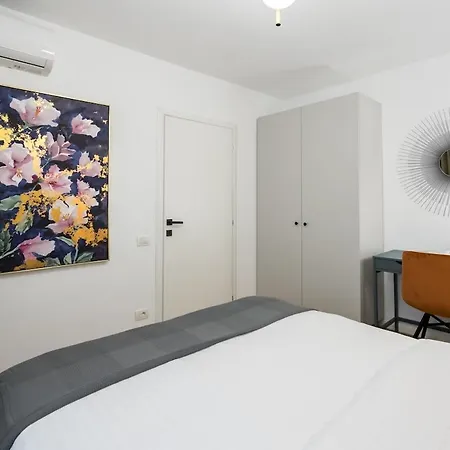 Bright - Location - Charming Balcony דירה *