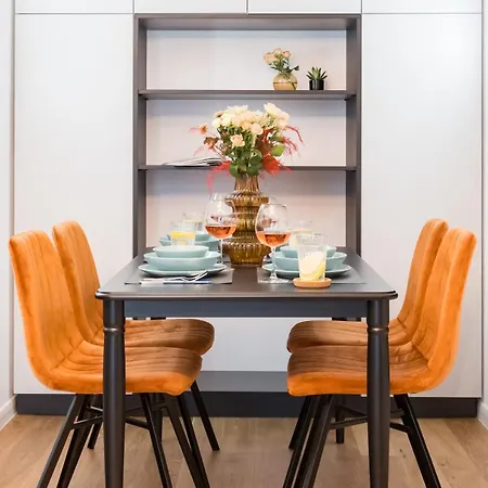 Bright - Location - Charming Balcony דירה