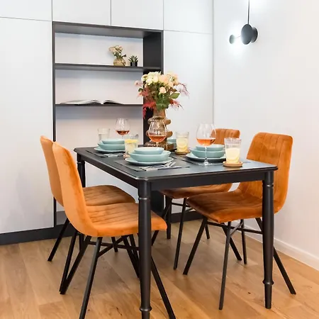 Bright - Location - Charming Balcony