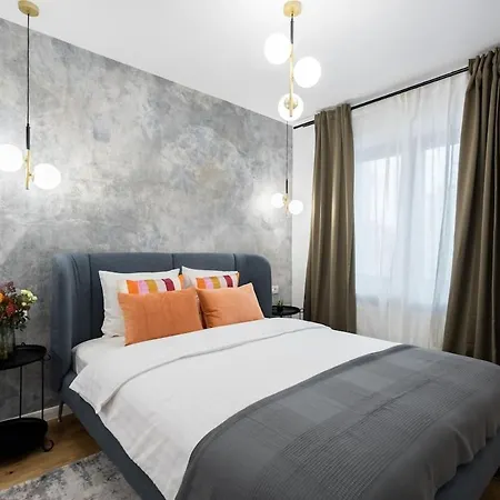 Bright - Location - Charming Balcony