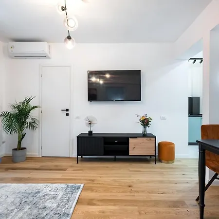 Bright - Location - Charming Balcony Apartman Bukarest