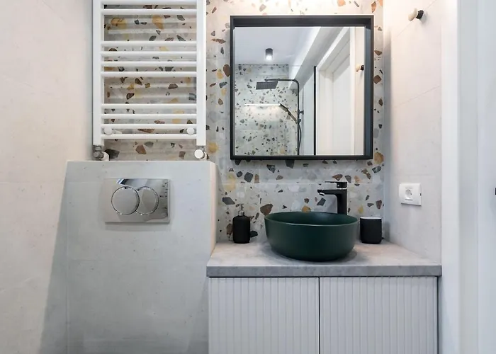 Bright - Location - Charming Balcony