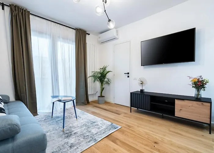 Bright - Location - Charming Balcony