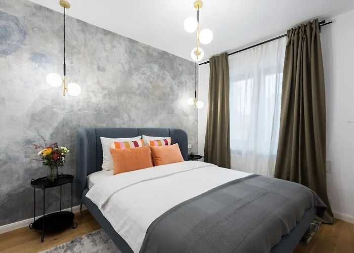 Bright - Location - Charming Balcony