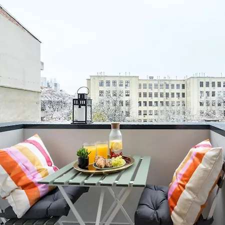 Apartment Bright - Location - Charming Balcony Bukarest