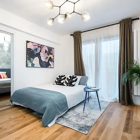 Bright - Location - Charming Balcony