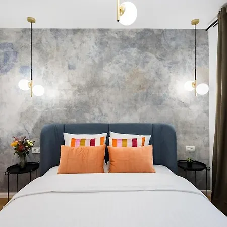 Bright - Location - Charming Balcony Apartment Bucharest