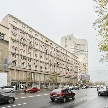 Bright - Location - Charming Balcony Apartment