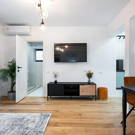 Daire Bright - Location - Charming Balcony *